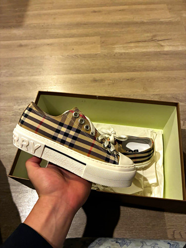 Burberry leo check - leo, low